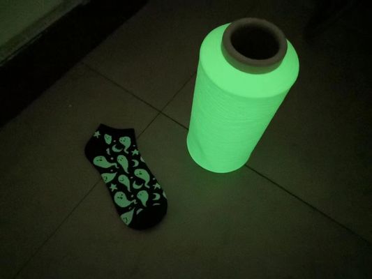 الخيوط الداكنة المتوهجة الخيوط الحياكة البوليستر المتوهجة الخيوط النسيجية